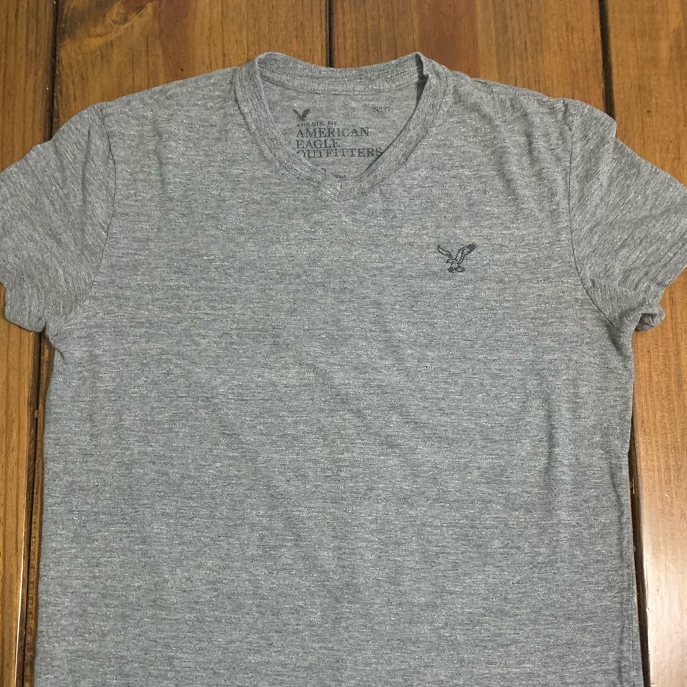 American Eagle Vneck Tee